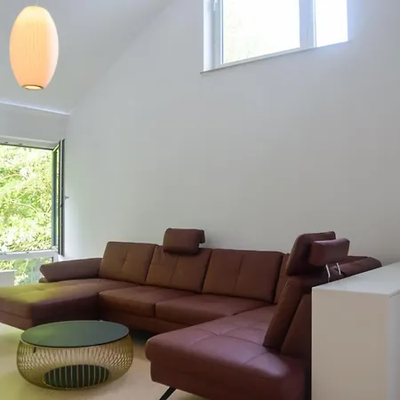 شقة Chique Und Charme, Hochwertig, Ruhig Am Stadtrand, Kaminzimmer